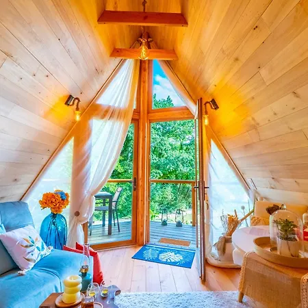 Les De Lodge Sarrant