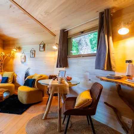 Les De Lodge Sarrant