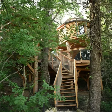 Les De Lodge Sarrant